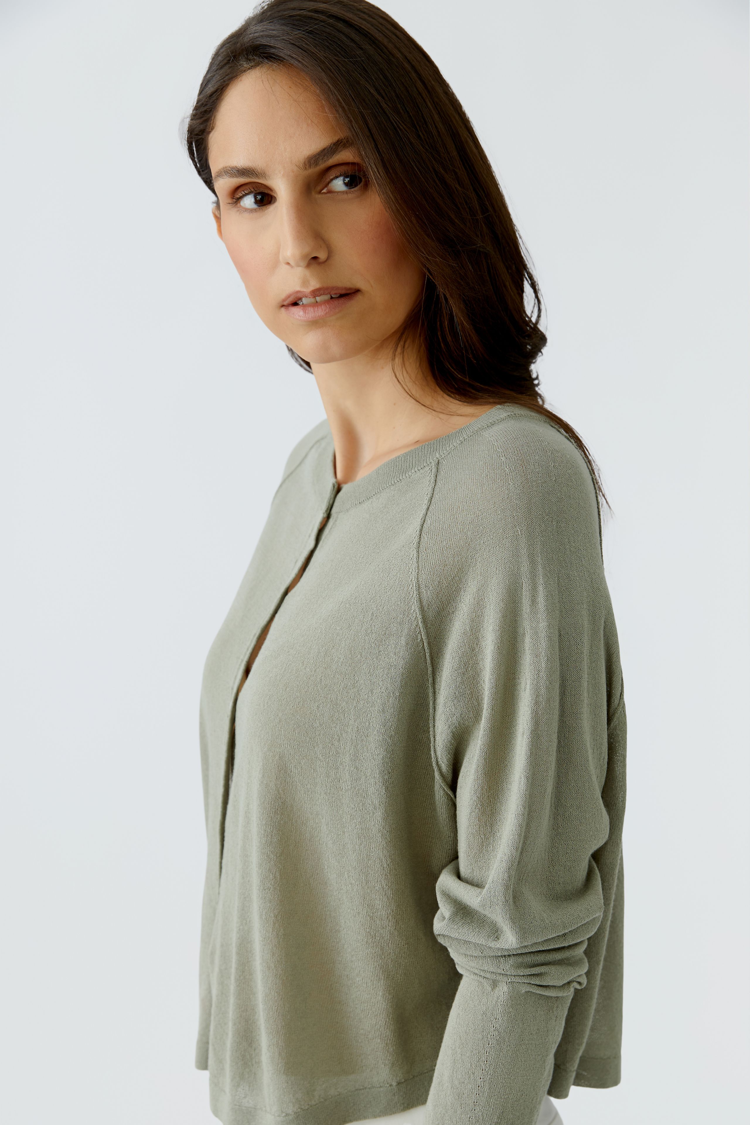 Oui Strickjacke mit sommerlicher Leichtigkeit 42